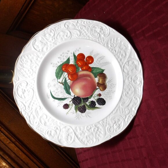 *** MARLBOROUGH *** Old English Ironstone 9" / SALAD PLATE / Gold Edging - Picture 1 of 2